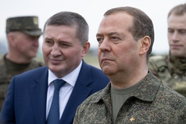 Медведев отреагировал на украинскую атаку на российский танкер «Сиг»