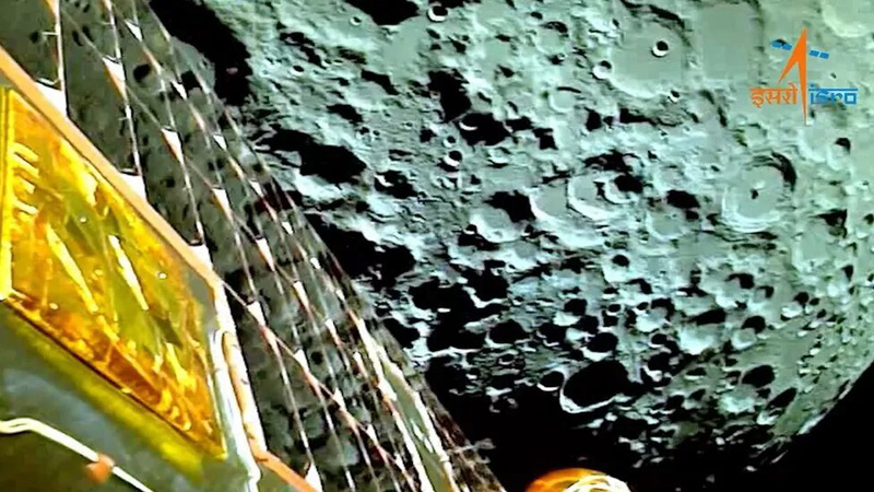 Индийская станция «Чандраян-3» прислала первые снимки Луны с орбиты