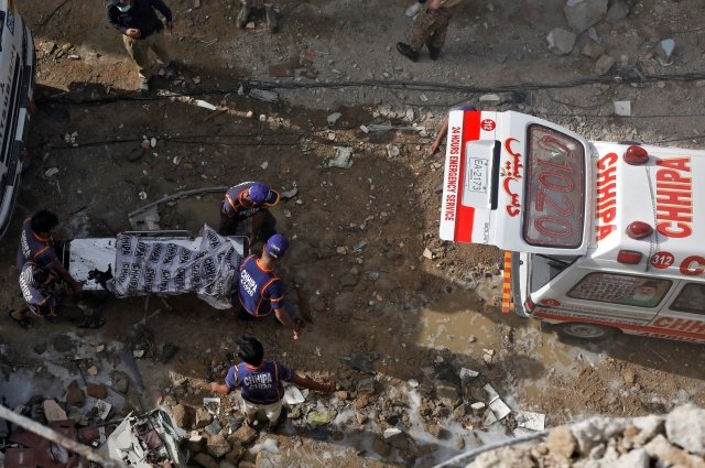 В Пакистане семь человек погибли после подрыва автомобиля на мине
