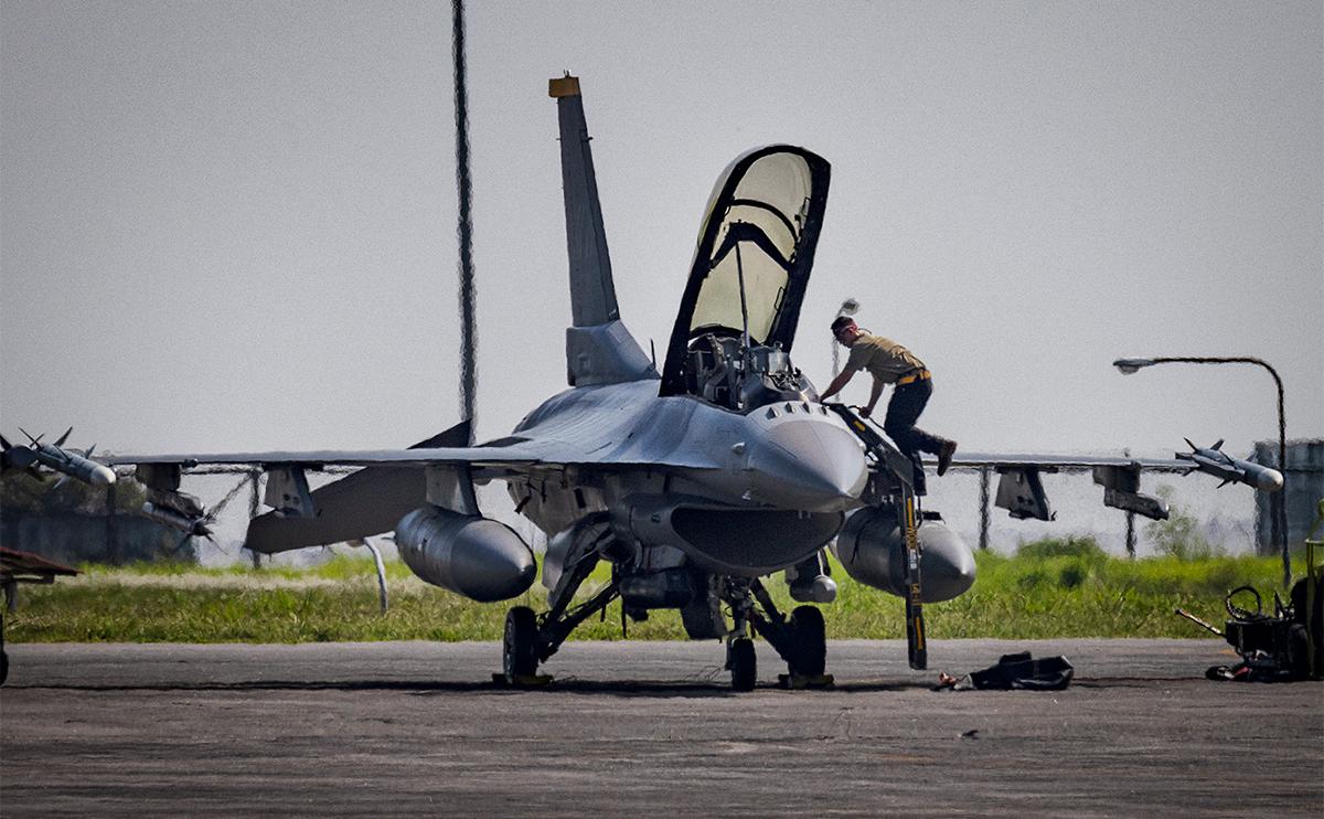 В Белом доме заявили, что F-16 отправят на Украину после обучения пилотов