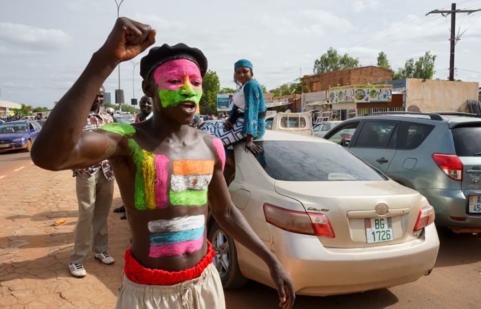 Сторонники свергнутого президента Нигера обращались за военной помощью к Франции