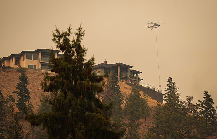 Канадский город Йеллоунайф практически опустел из-за угрозы лесных пожаров