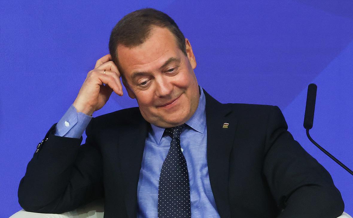 Медведев рассказал анекдот про финнов, Ленина и независимость