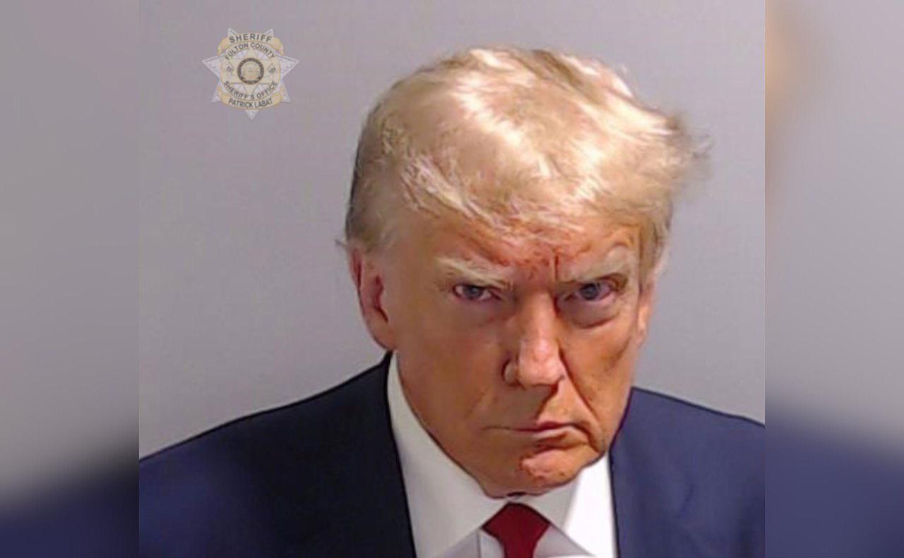 Полиция показала снимок Трампа при аресте