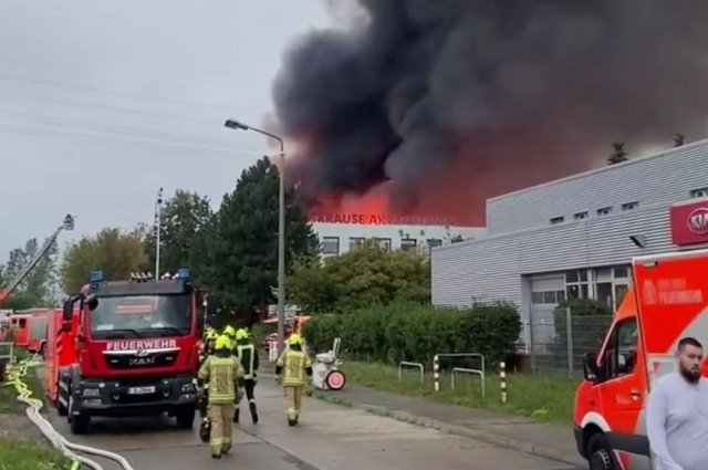 В Берлине произошел пожар на складе автозапчастей и бумаги