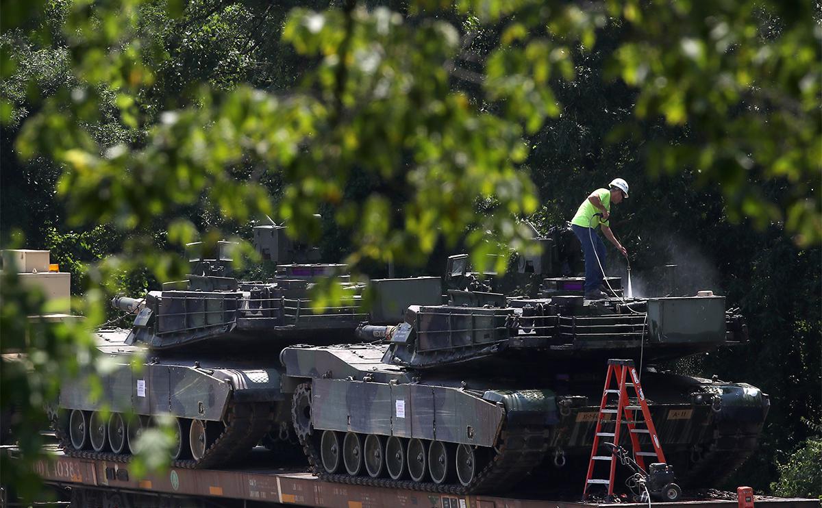 Politico назвала сроки поставки первых танков Abrams на Украину