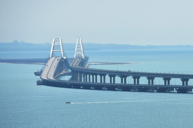 ВСУ попытались снова атаковать Крымский мост безэкипажными катерами