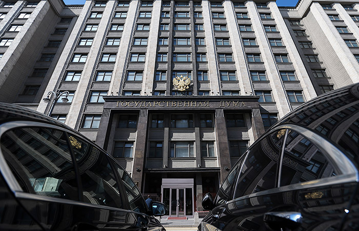 Путин дал поручение о приоритетном использовании чиновниками отечественных машин
