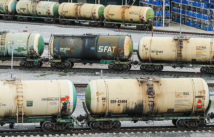 РФ продлит добровольное сокращение экспорта нефти на 300 тыс. б/с до конца года