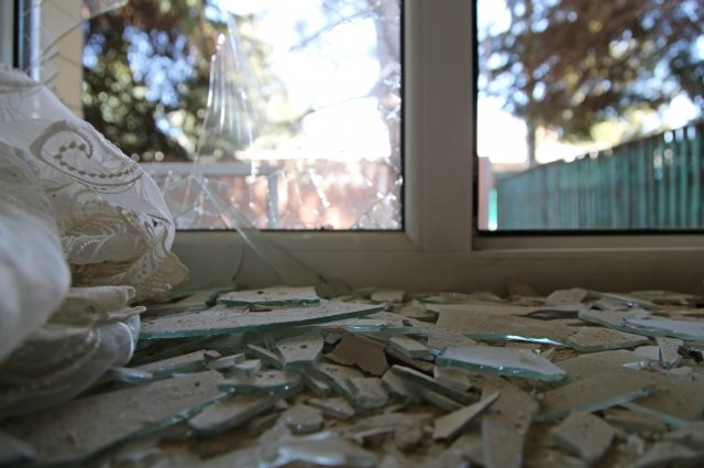Богомаз: в брянском селе Демьянки из-за обстрела была повреждена крыша дома