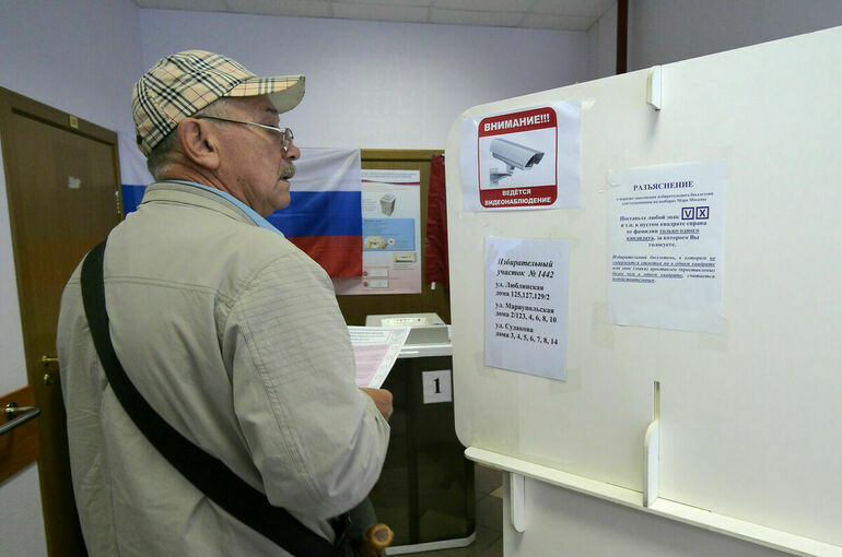 Главу одного из участковых избиркомов Москвы отстранили за вбросы на выборах