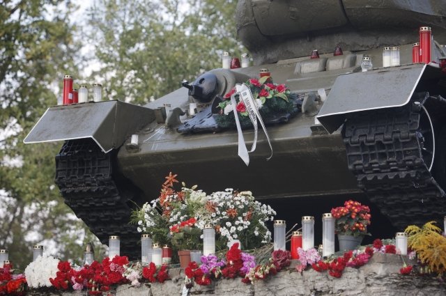 В молдавском городе Корнешты вандалы осквернили танк-памятник Т-34