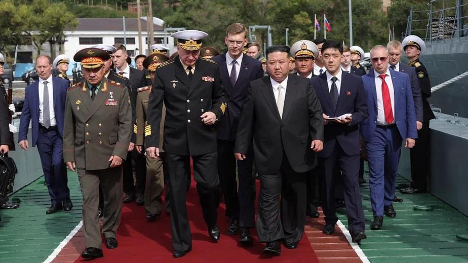 Ким Чен Ыну показали фрегат «Маршал Шапошников», «Калибры» и «Кинжалы»