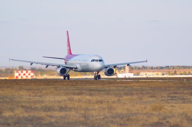 В аэропортах Москвы задержаны 27 авиарейсов, еще шесть отменены