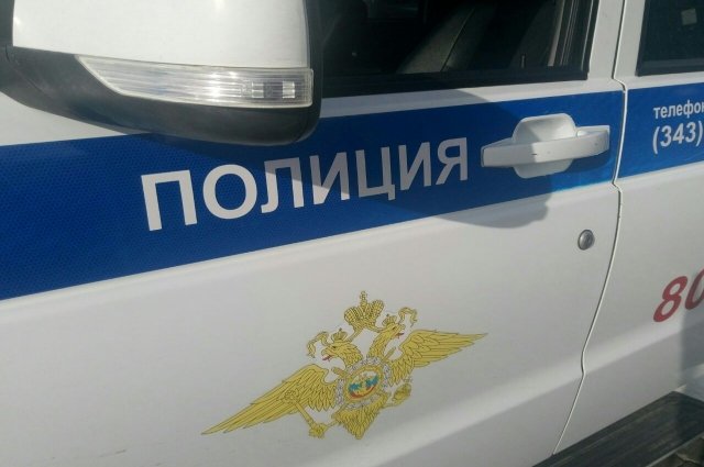 В Москве мужчина протаранил около 10 машин и ранил женщину топориком