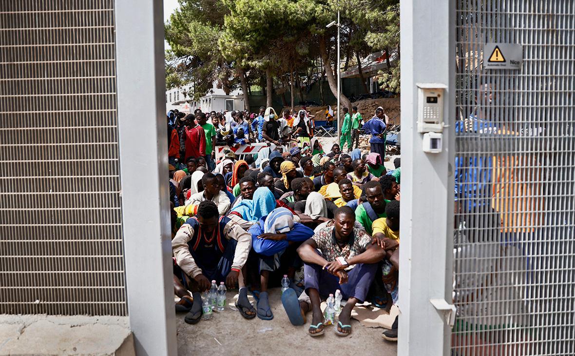 Италия попросила помощи у ЕС из-за наплыва нелегалов из Африки