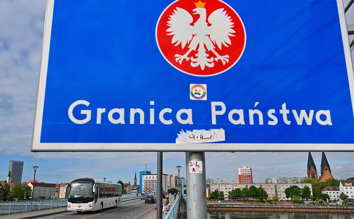Польша стала шестой страной, запретившей въезд автомобилей из России