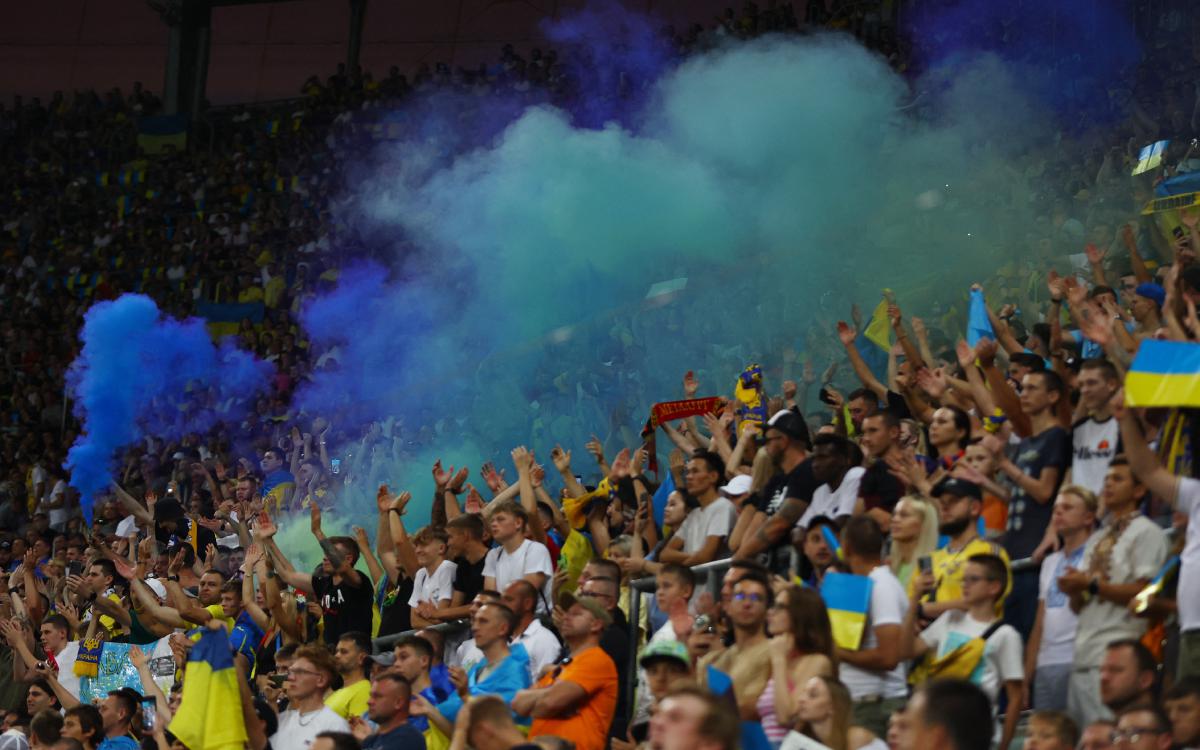 УЕФА наказал Украину за расистское поведение фанатов