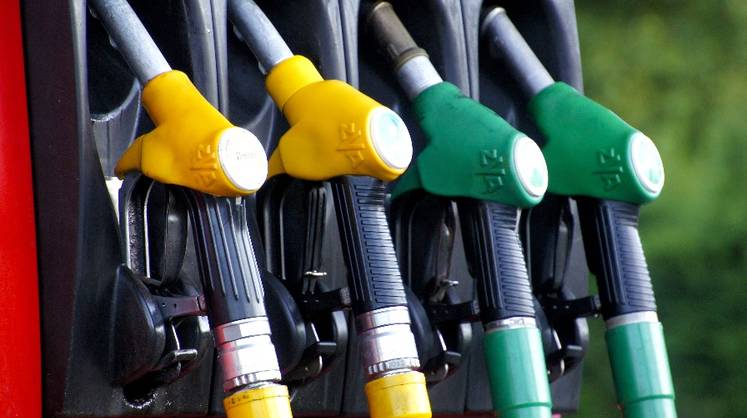 Биржевая цена на бензин упала сразу более чем на 10%, дизеля - почти на 15%