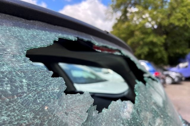 Дрон ВСУ сбросил взрывчатку на машину в Белгородской области