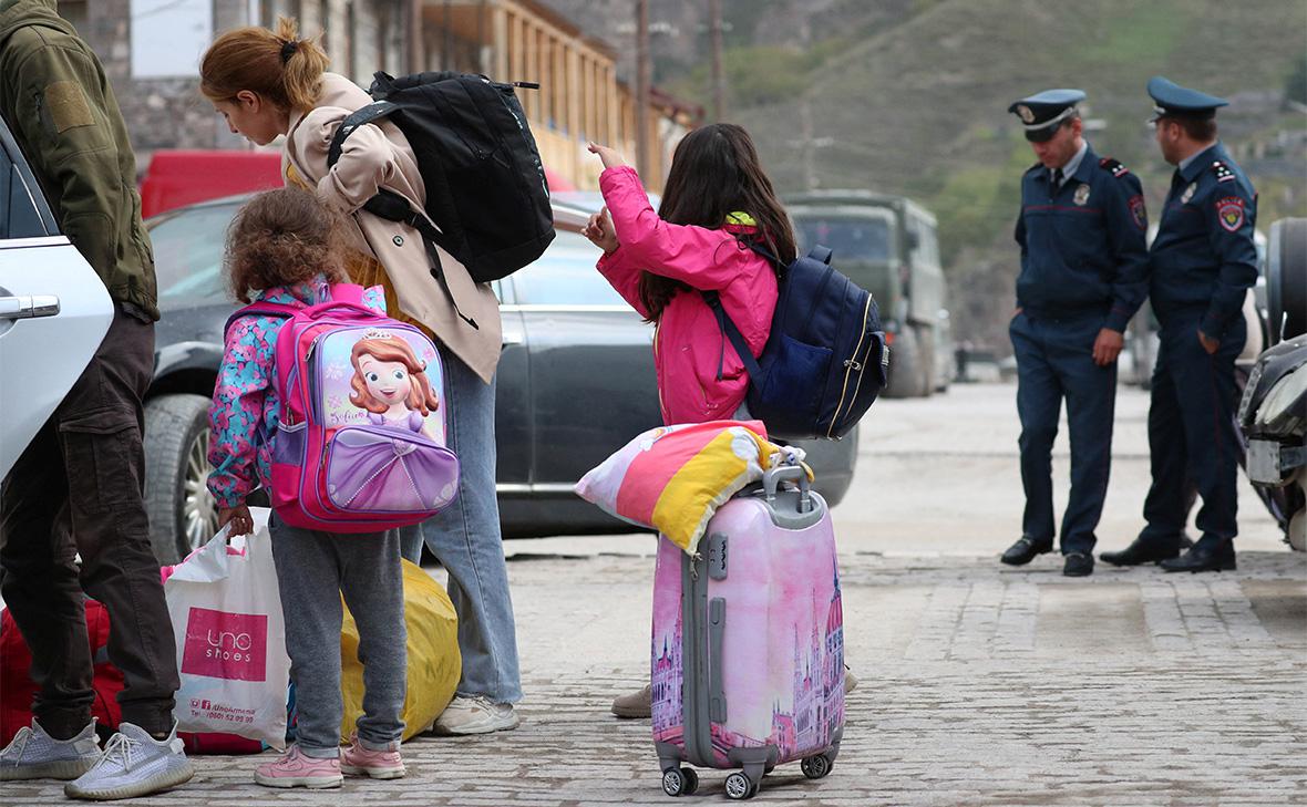 В Армению из Карабаха прибыли почти 7 тыс. беженцев