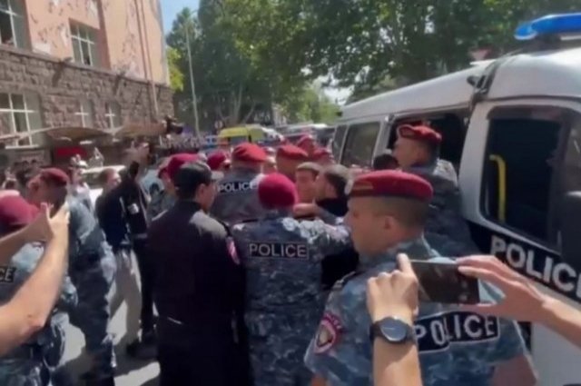 Сына экс-президента Армении арестовали после участия в акции протеста