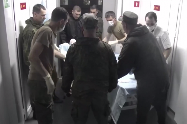 Российские военные врачи оказывают неотложную помощь в Нагорном Карабахе