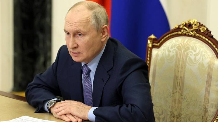Путин выступил за стабилизацию цен на топливо через механизмы, которые применялись для удобрений