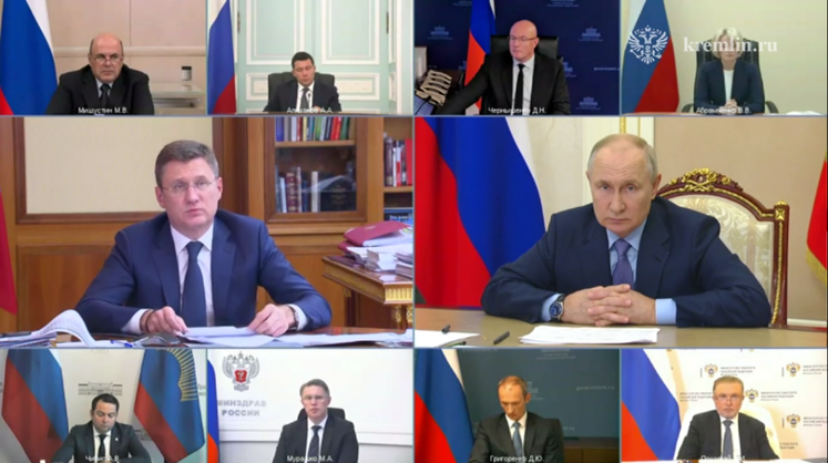 Новак доложил Путину о стабилизации ситуации на внутреннем рынке нефтепродуктов