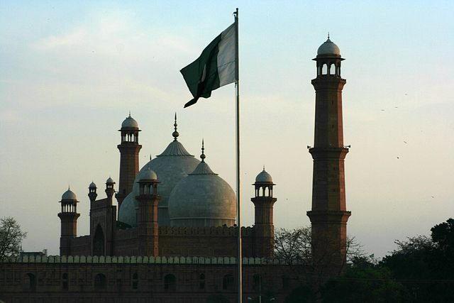 В Пакистане прогремел еще один взрыв, произошло обрушение мечети