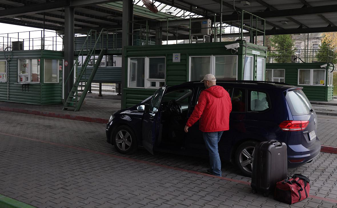 Литва дала полгода въехавшим на машинах с российскими номерами на выезд