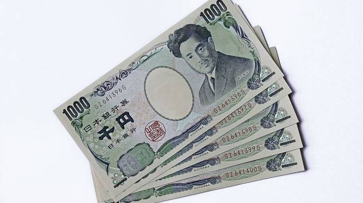 Япония начала интервенцию против доллара США