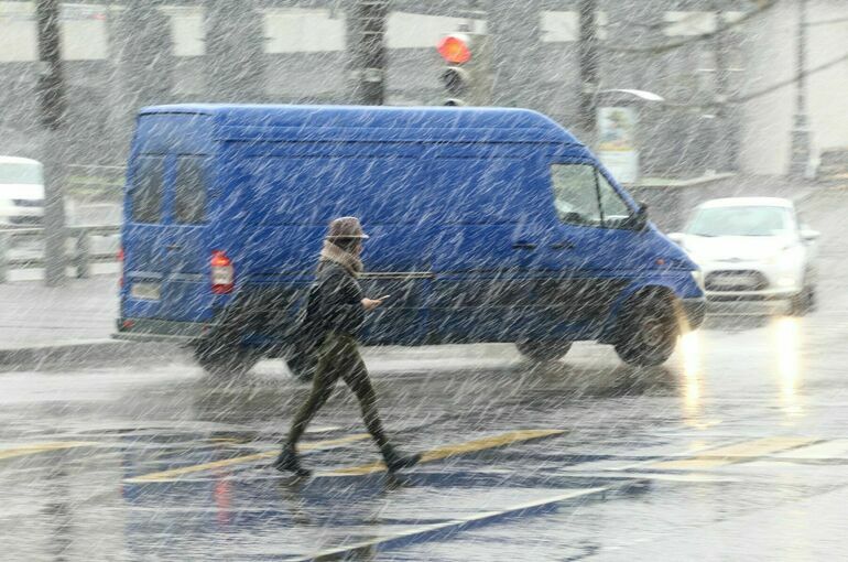 Москвичей предупредили о дожде со снегом и гололедице в субботу
