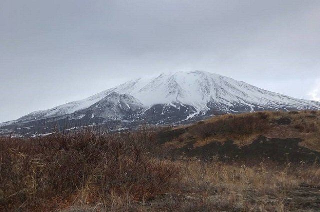 На Камчатке спасатели нашли пропавшего у Козельского вулкана охотника