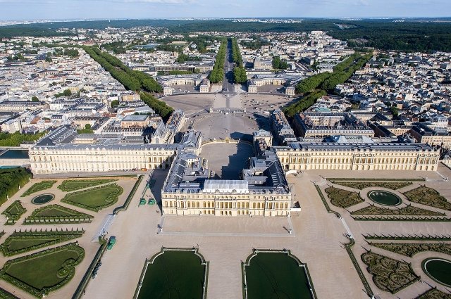 Версальский дворец эвакуировали из-за угрозы взрыва