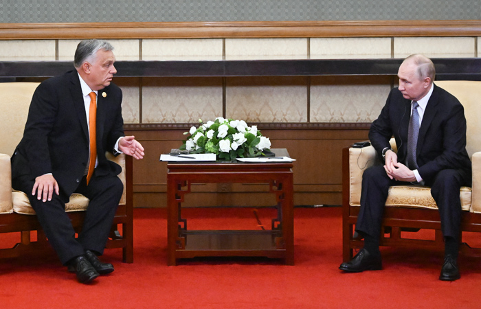 Путин на полях форума в Китае встретился с премьером Венгрии