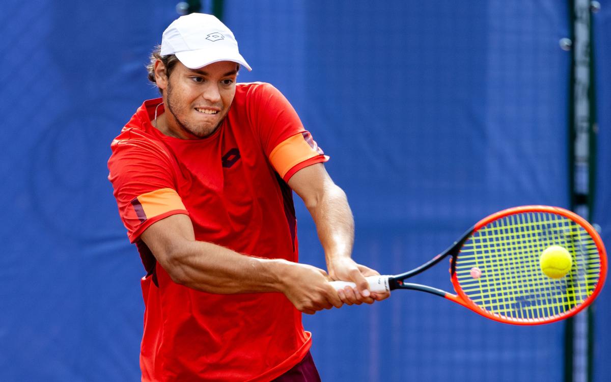 Россиянин из второй сотни рейтинга пробился в четвертьфинал турнира ATP