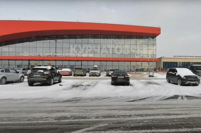 Вылет более десятка рейсов задержали в аэропорту Челябинска из-за метели