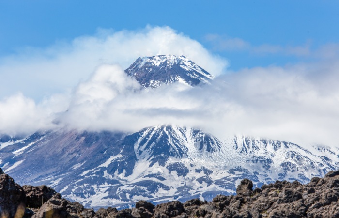 Вулкан Ключевской на Камчатке выбросил пепел на высоту 5,5 км