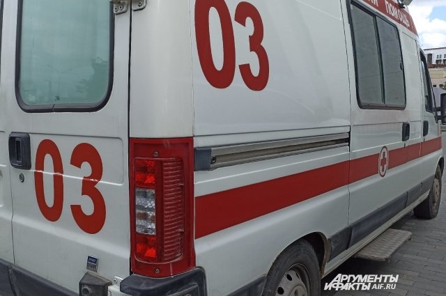 В центре Хабаровска автобус протаранил скорую помощь