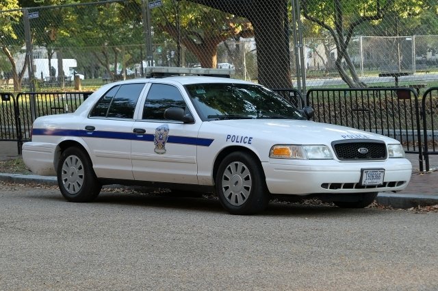Сотрудник Парковой полиции США получил ранения в ходе стрельбы в Вашингтоне