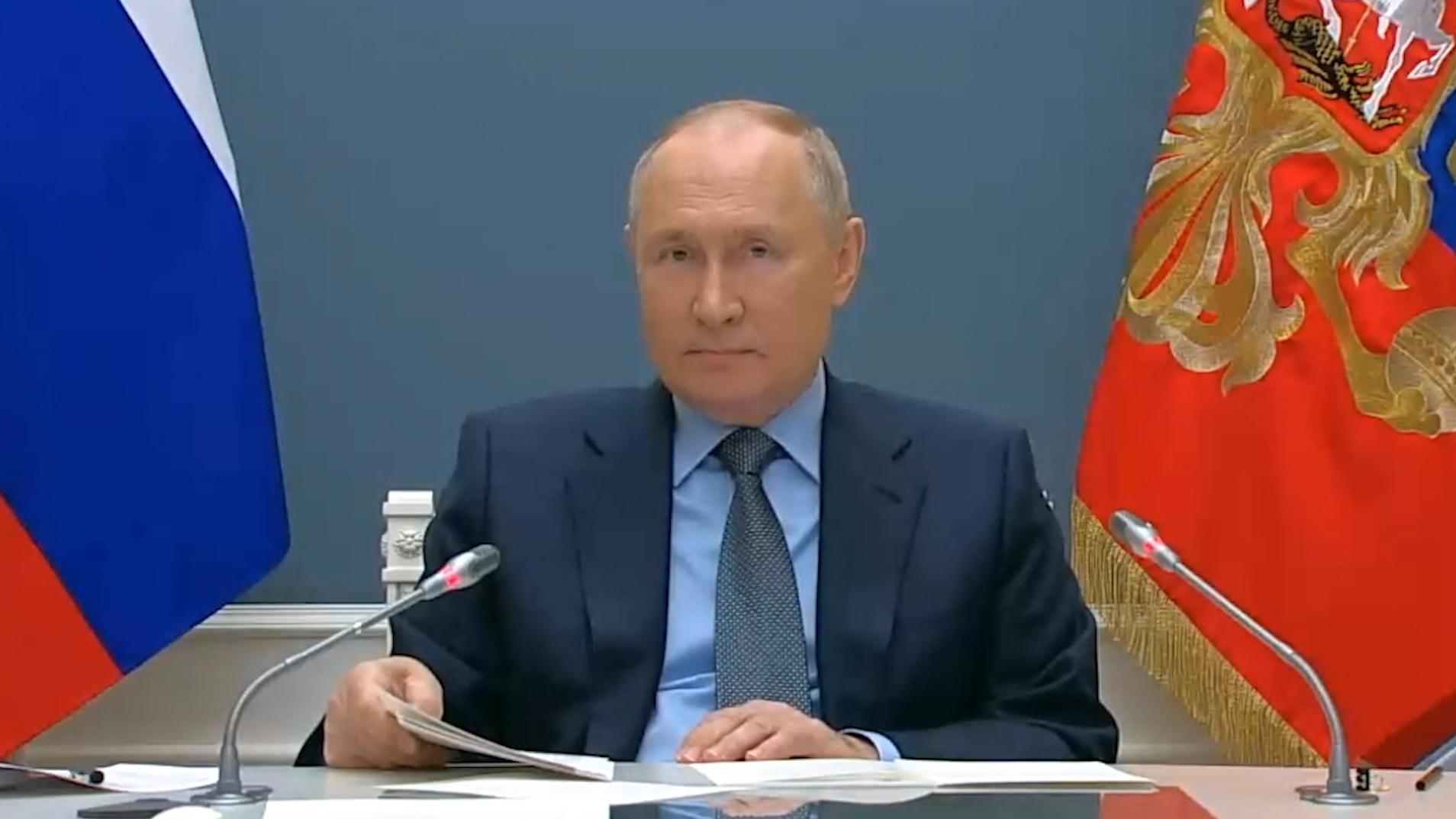 Путин предложил подумать о прекращении трагедии военных действий