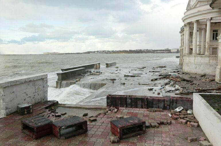 Ущерб от шторма и урагана в Севастополе составил около 6,5 млрд рублей