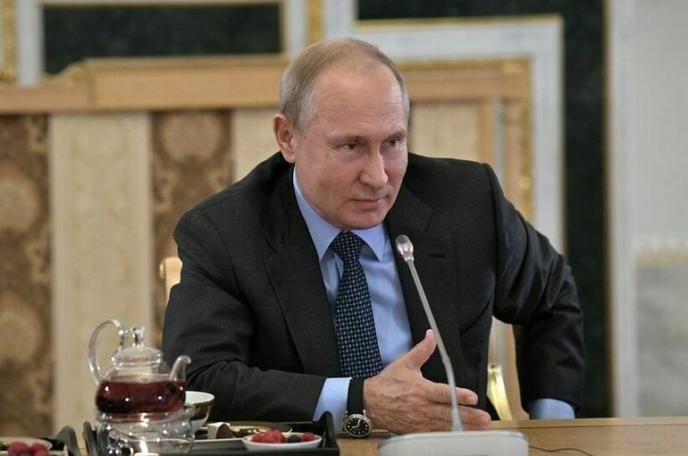 Путин поддержал участие СПЧ в разработке нового учебника по обществознанию