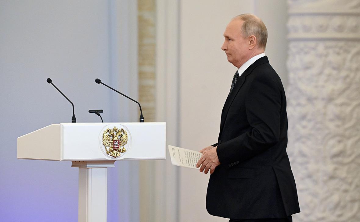 Песков назвал спонтанным решение Путина объявить об участии в выборах