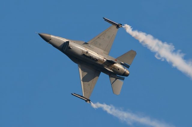 Американский истребитель F-16 упал в Желтое море