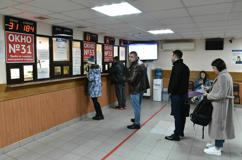 Выдачу прав и регистрацию транспорта возобновили в МФЦ Москвы