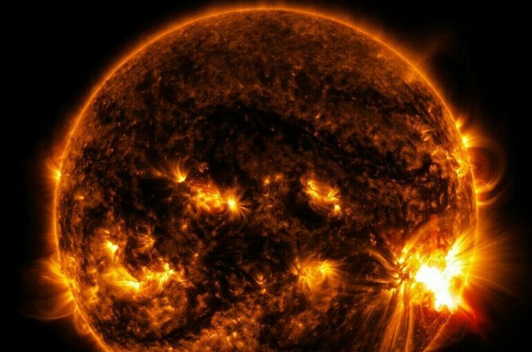 Ученые рассказали о мощной вспышке на Солнце