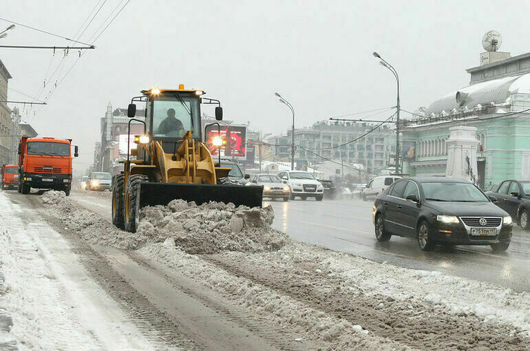 Москвичей предупредили о мокром снеге и сильном ветре 17 декабря