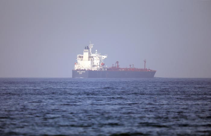 ЕС усилит обмен данными во избежание перевалки российской нефти с судна на судно